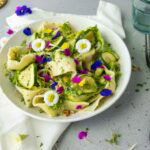 Pappardelle met rucola pesto en bloemetjes