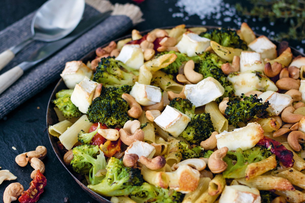Pasta Met Broccoli Brie En Zongedroogde Tomaatjes