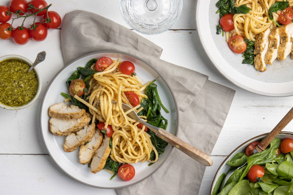 Pasta Pesto Met Kip Spinazie En Tomaatjes