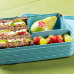 Peer sandwich met brie en Parmaham