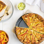 Quiche met kip, paprika en prei