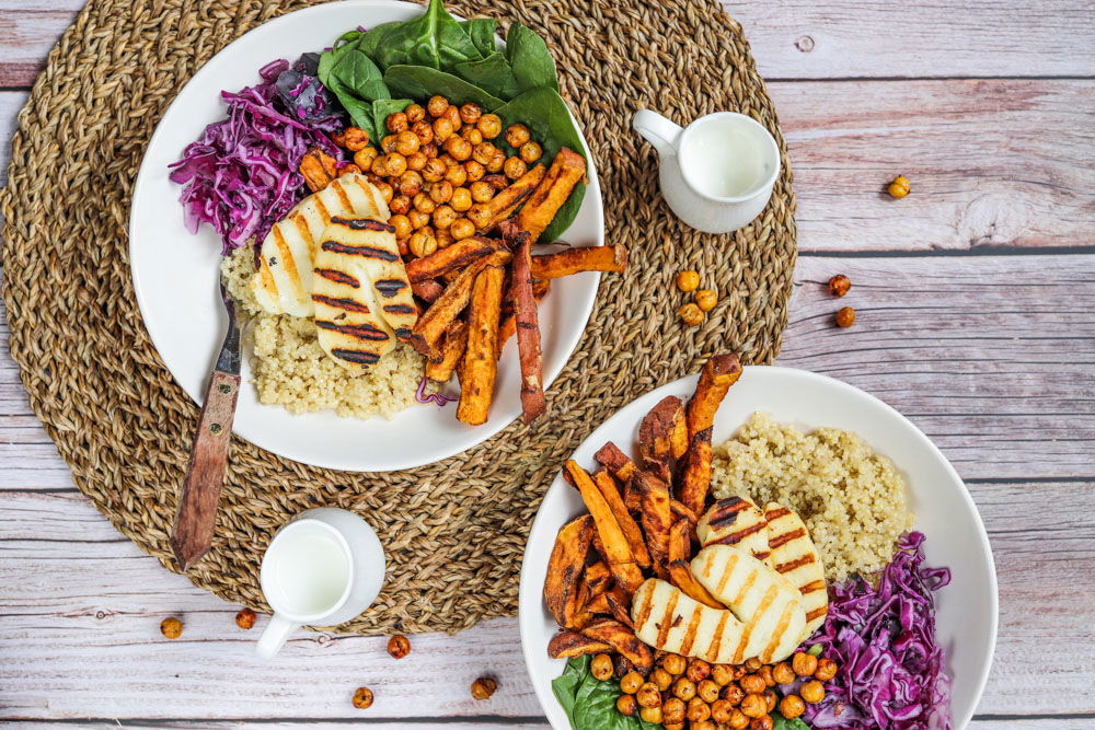 Quinoa Veggie Bowl Met Halloumi