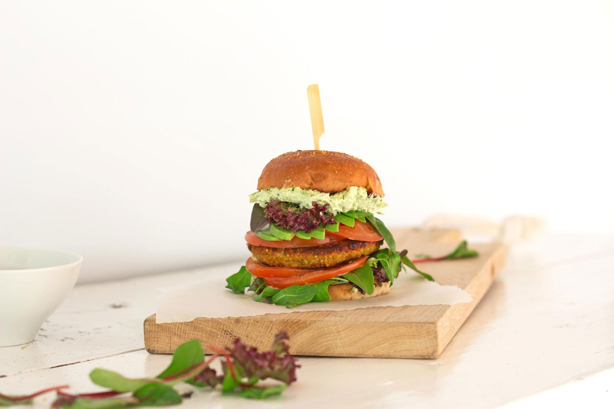 Quinoaburger Met Munt En Avocadospread