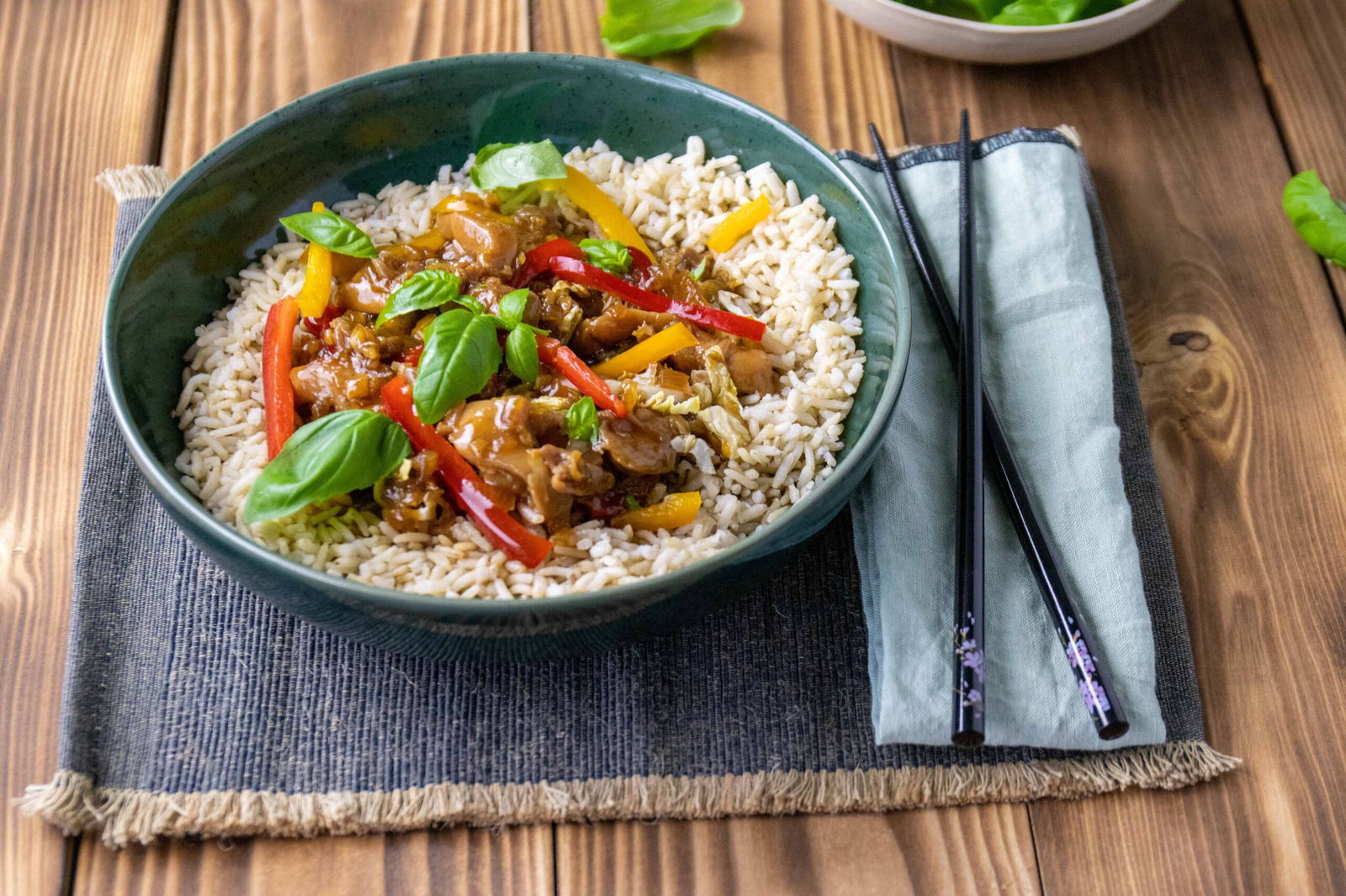 Rijst Met Kip En Groenten In Een Zelfgemaakte Saus