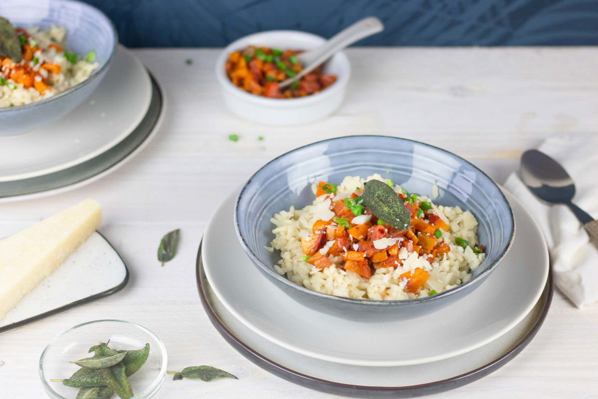 Risotto Met Fruitige Salsa Van Nectarine En Gefrituurde Salie