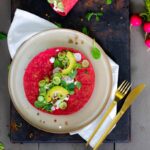 Rode bietenwraps met linzen en cottage cheese