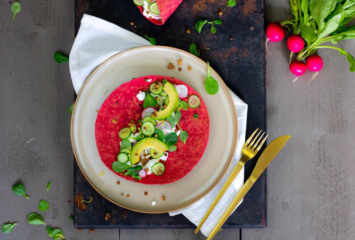 Rode Bietenwraps Met Linzen En Cottage Cheese