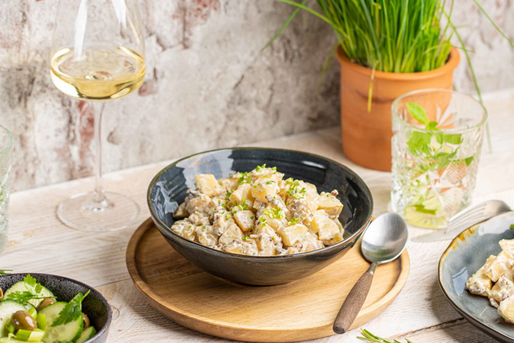 Romige Aardappelsalade Met Verse Rozemarijn En Spekjes