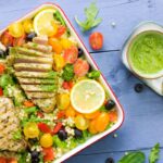 Siciliaanse parelcouscoussalade met tonijnsteak en salsa verde