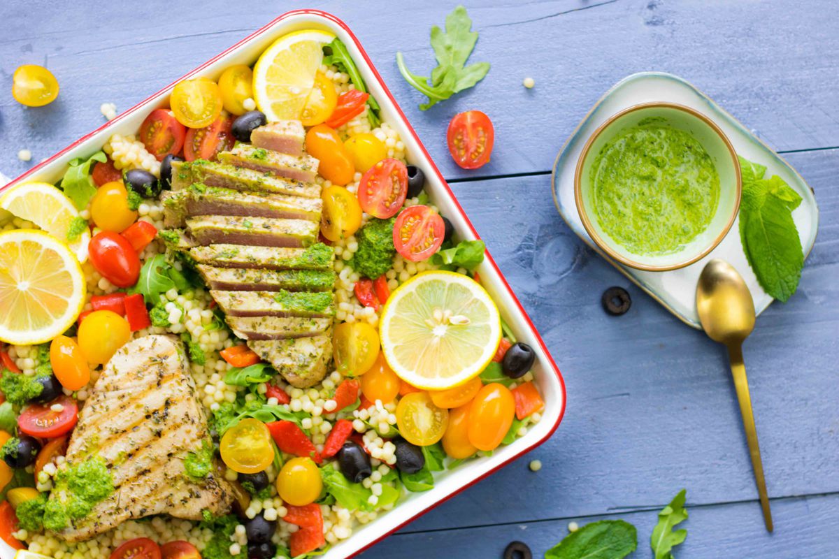 Siciliaanse Parelcouscoussalade Met Tonijnsteak En Salsa Verde