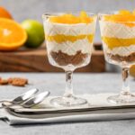Sinaasappel cheesecake glaasjes met mango