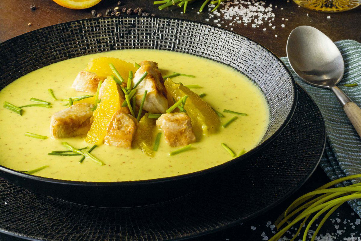 Sinaasappel Mosterdsoep Met Bieslook En Kip