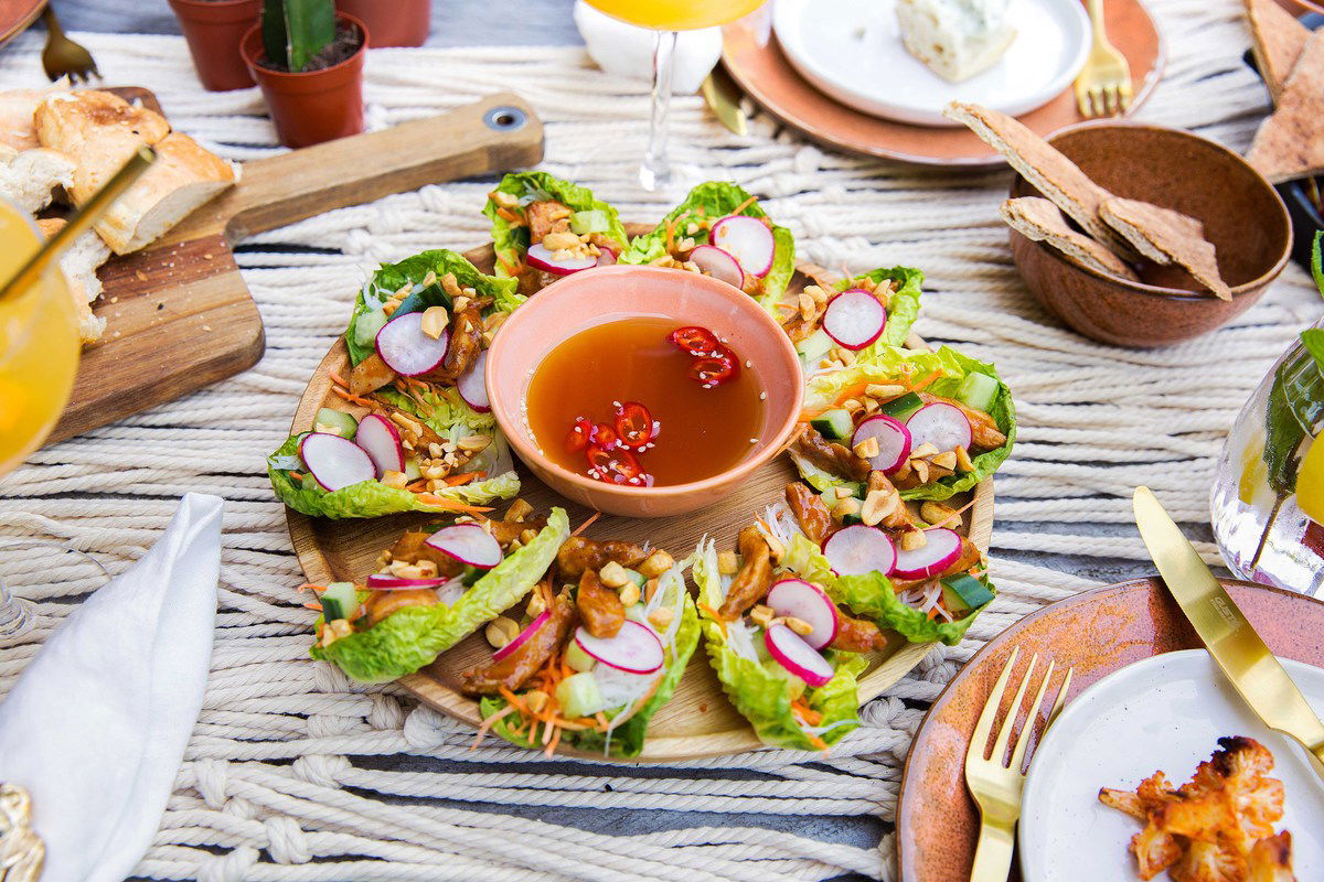 Slawraps Met Hoisinkip En Groenten