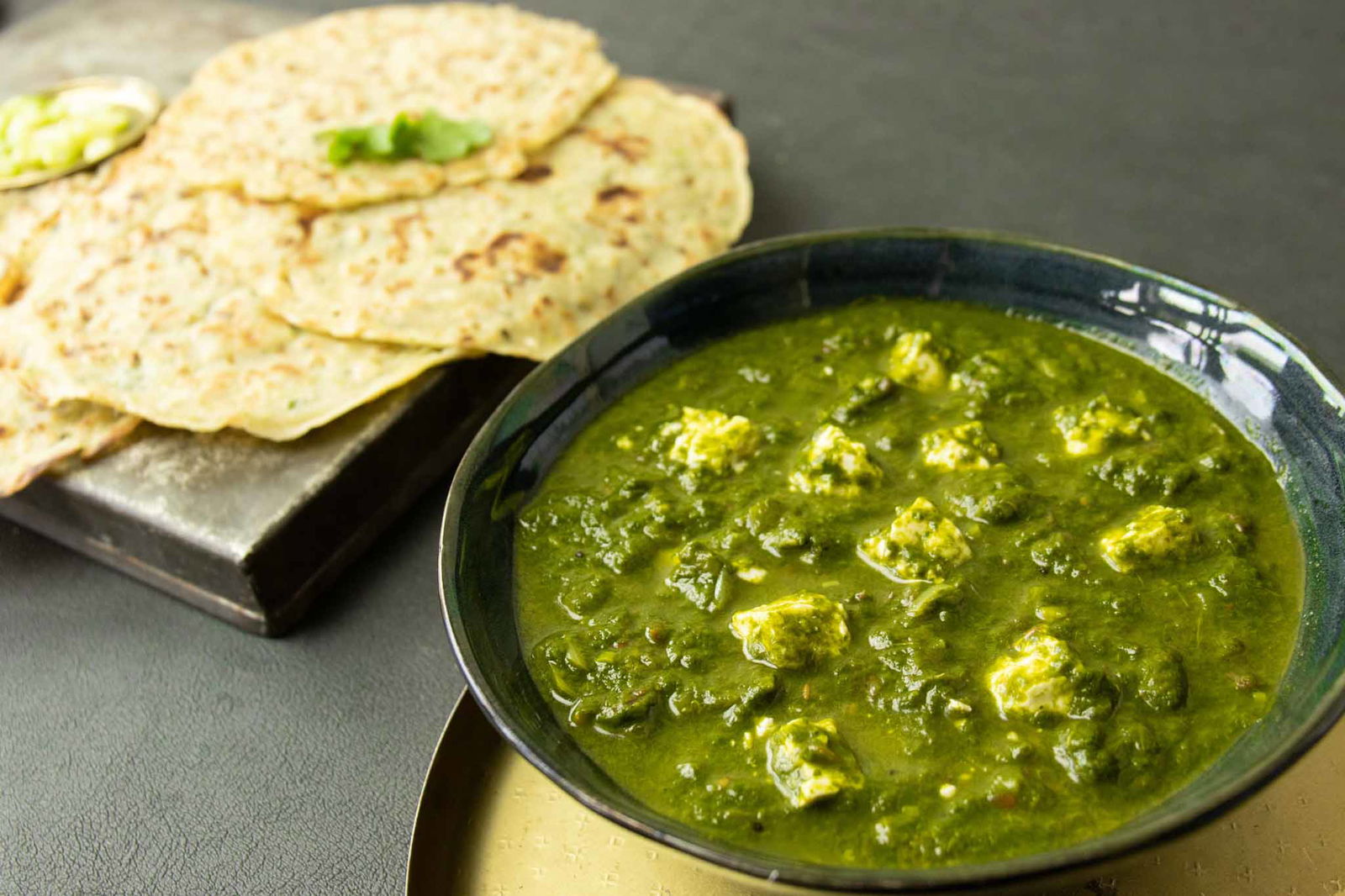 Spinaziecurry Met Witte Kaas En Flatbread