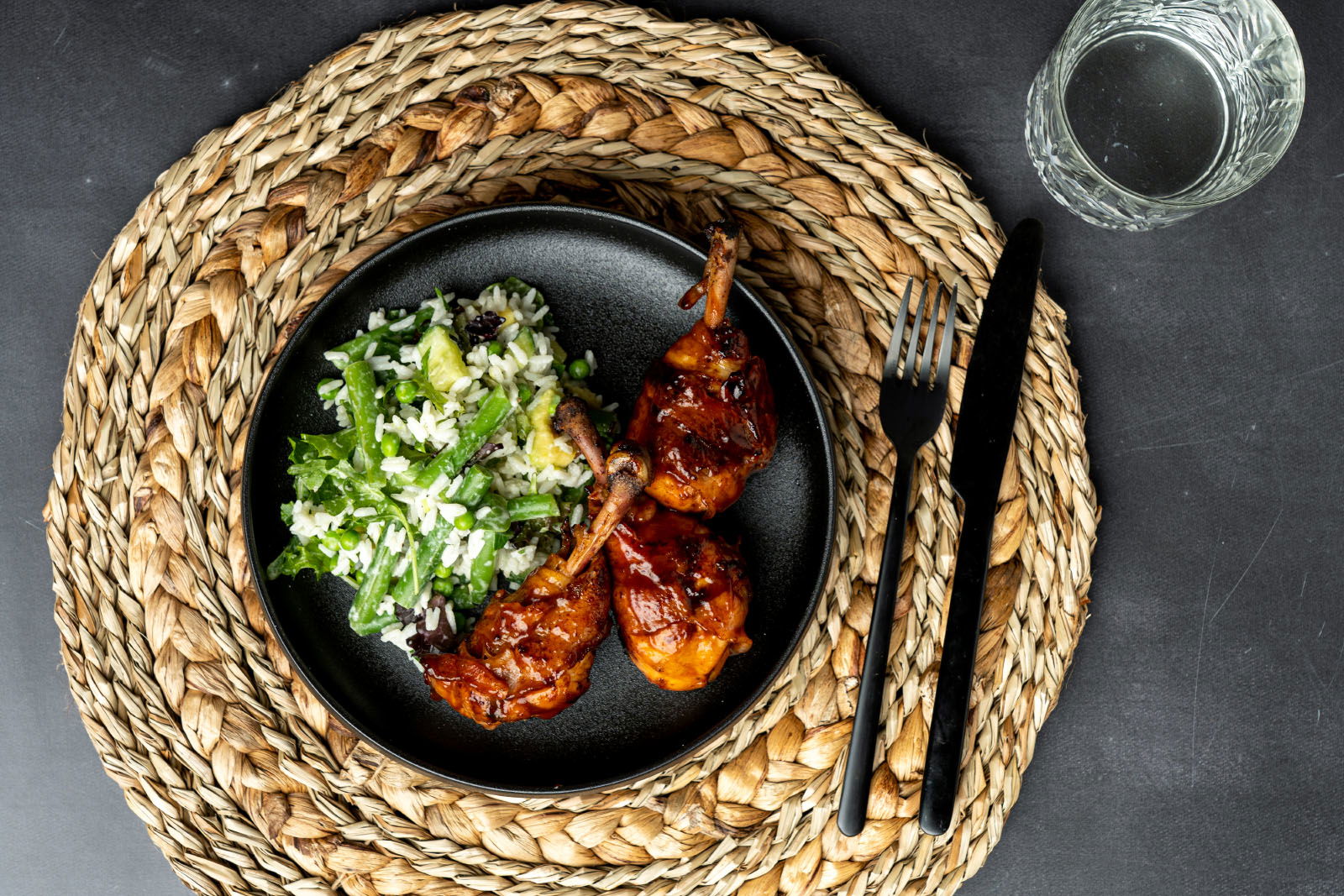 Sticky Kipdrumsticks Met Rijstsalade