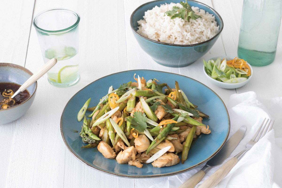 Stir Fry Met Groene Asperge En Gember