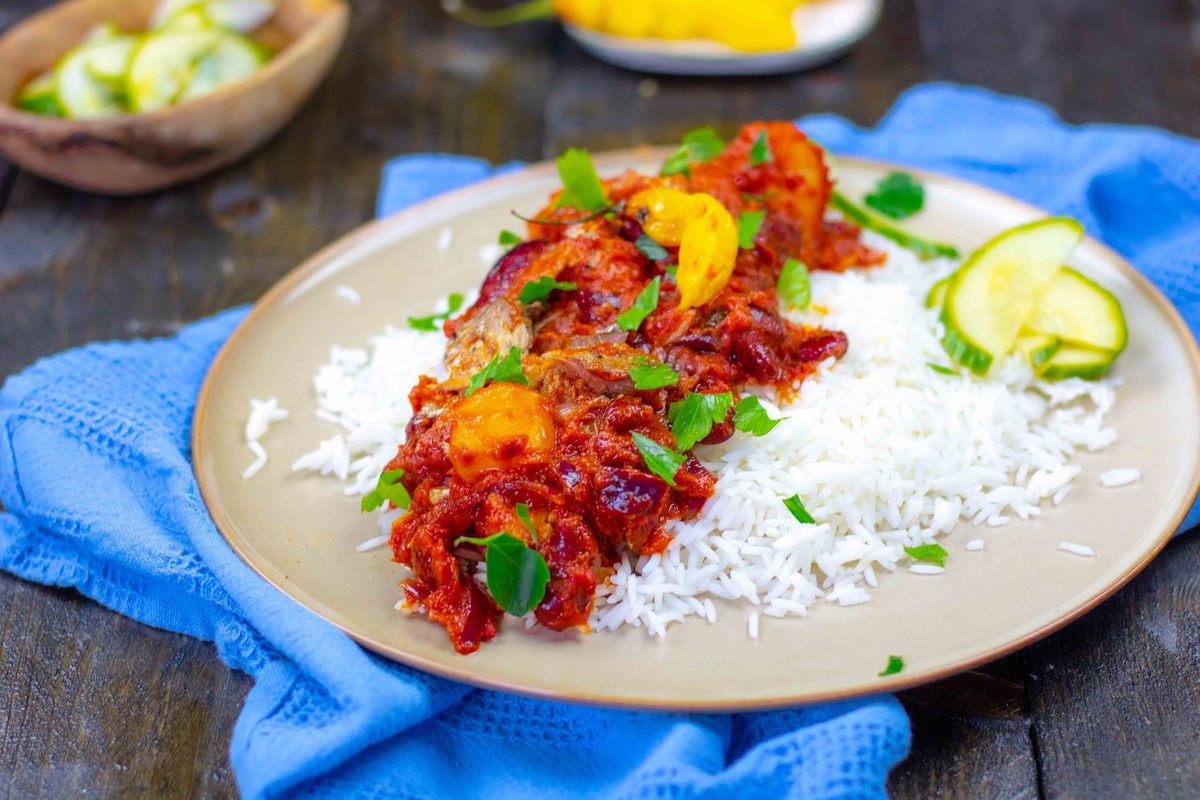 Surinaamse Sardientjes In Tomatensaus Met Zoetzure Komkommer