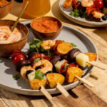 Tapas spiesjes met patatas bravas dip