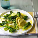 Truffelravioli in romige botersaus