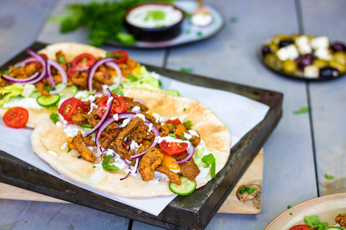 Vegetarische Gyros Met Feta En Olijventzatziki
