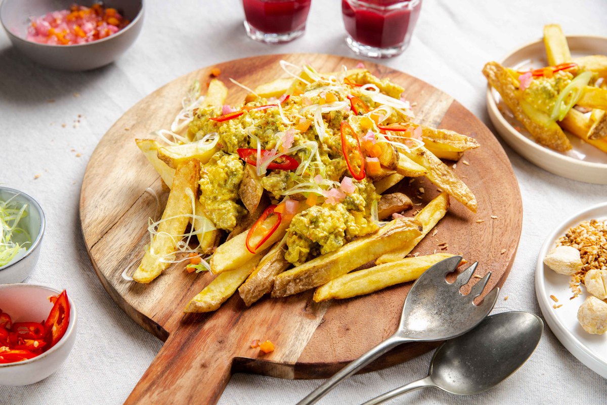 Vegetarische Loaded Fries Rendang Met Zoetzure Groenten Horeca