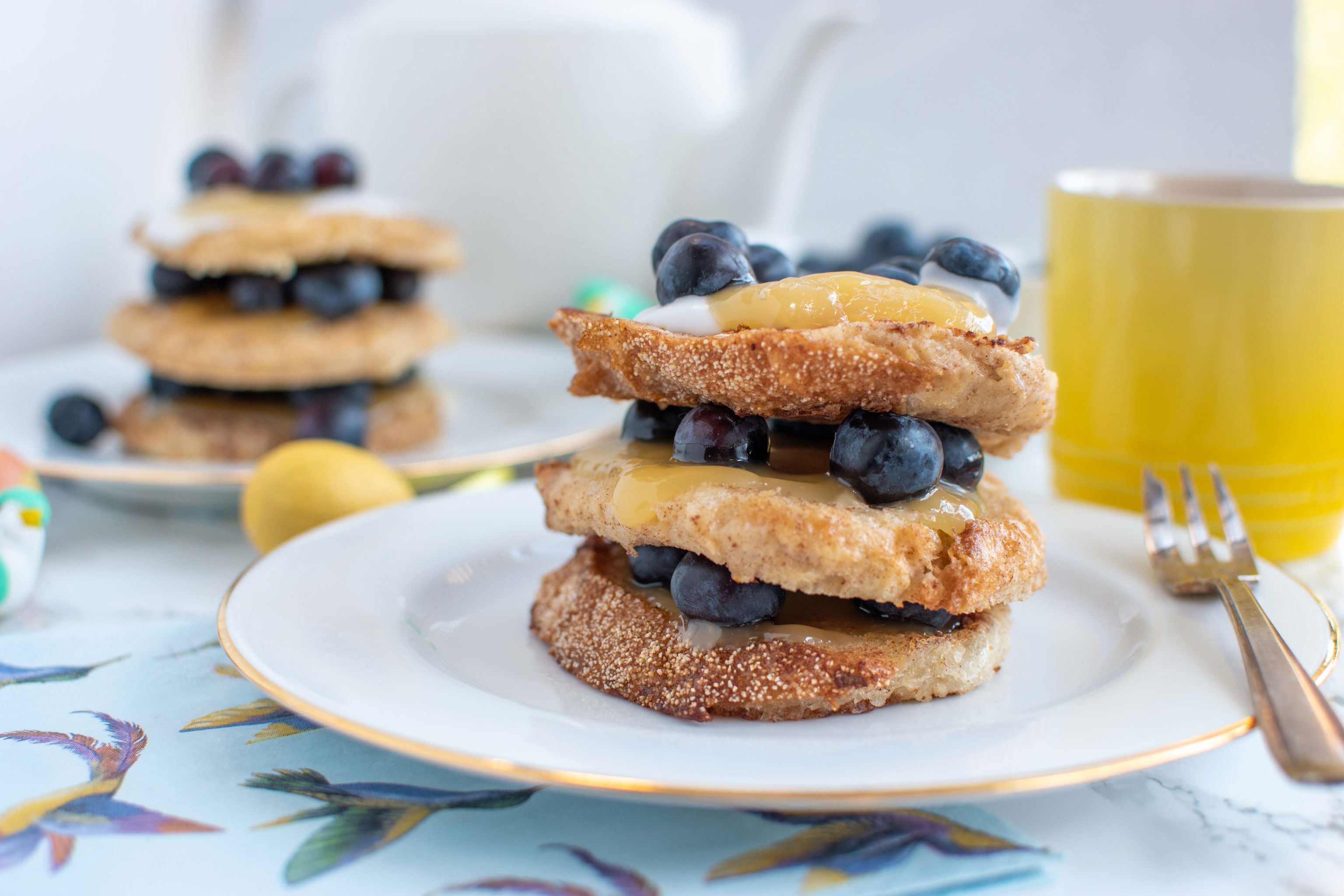 Wentelteefjes Met Lemon Curd Kokosyoghurt En Blauwe Bessen