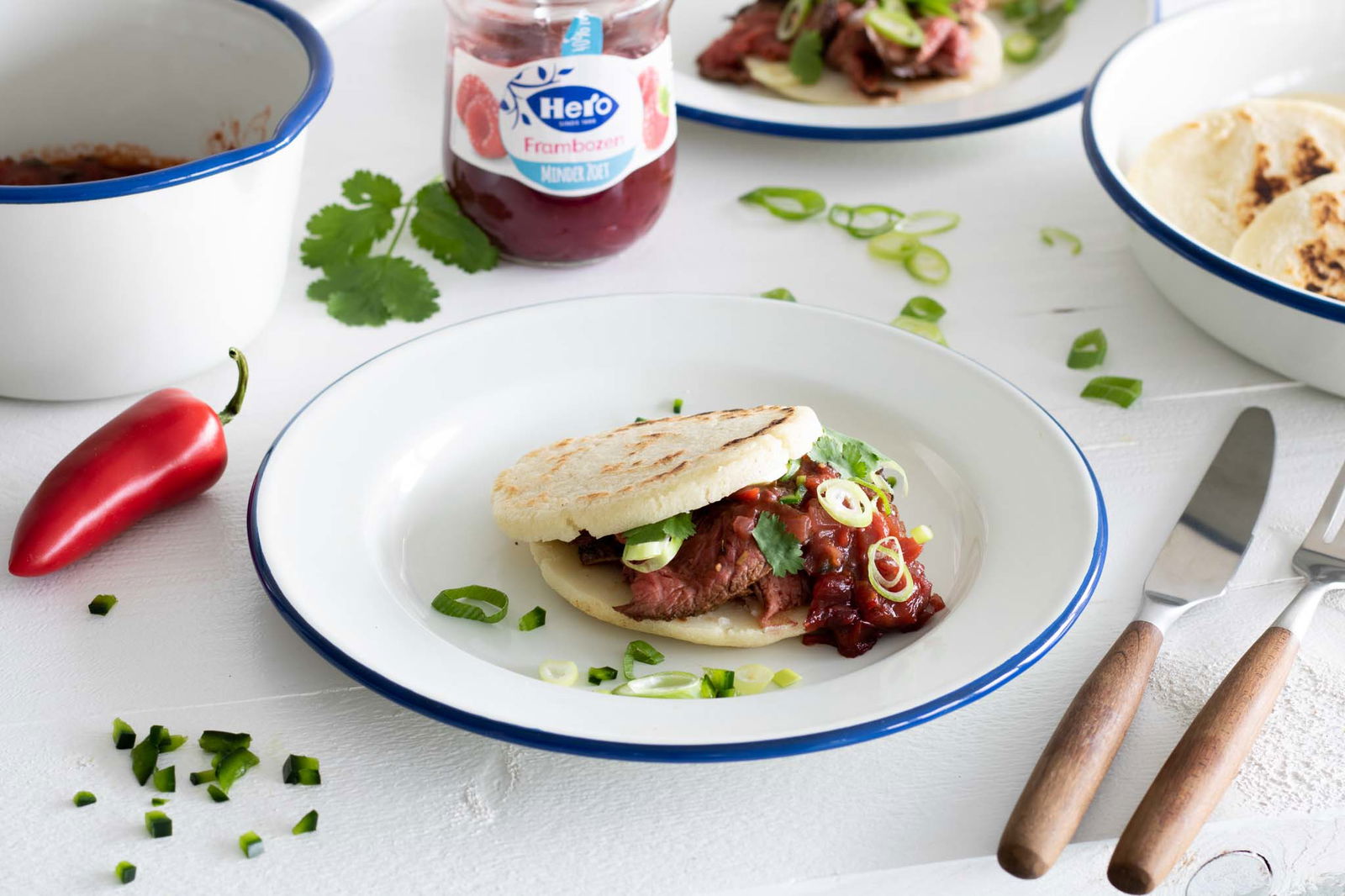 Zelfgemaakte Arepas Met Frambozen Tomatensalsa