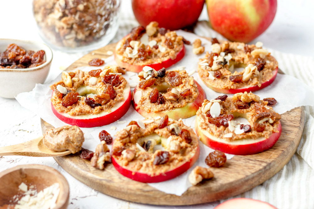 Appel donuts met pindakaas & rozijnen