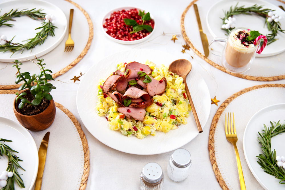 Koude aardappelschotel met beenham