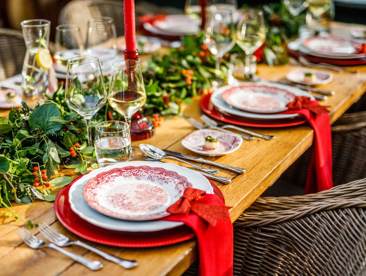 Zo kun je de tafel dekken voor het kerstdiner!