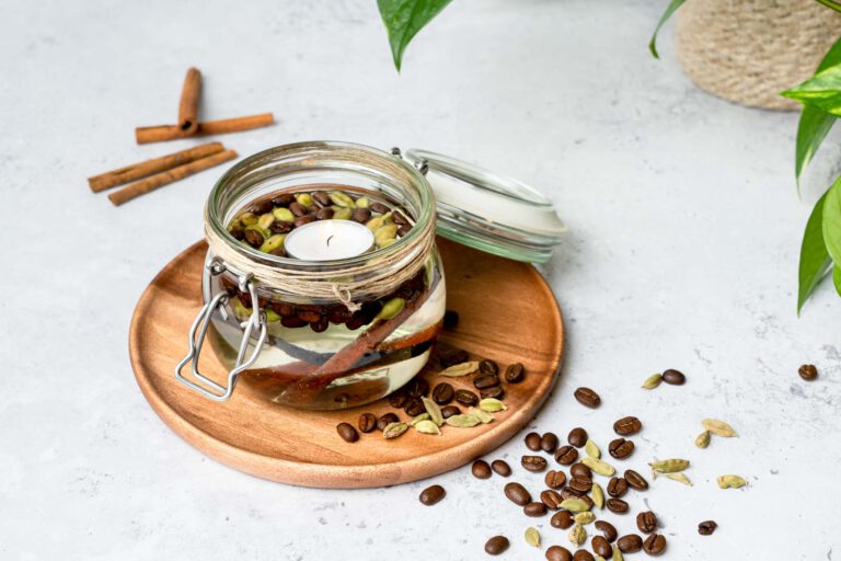 Geurkaars met koffiebonen en vanille