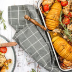 Hasselback aardappelschotel met kip