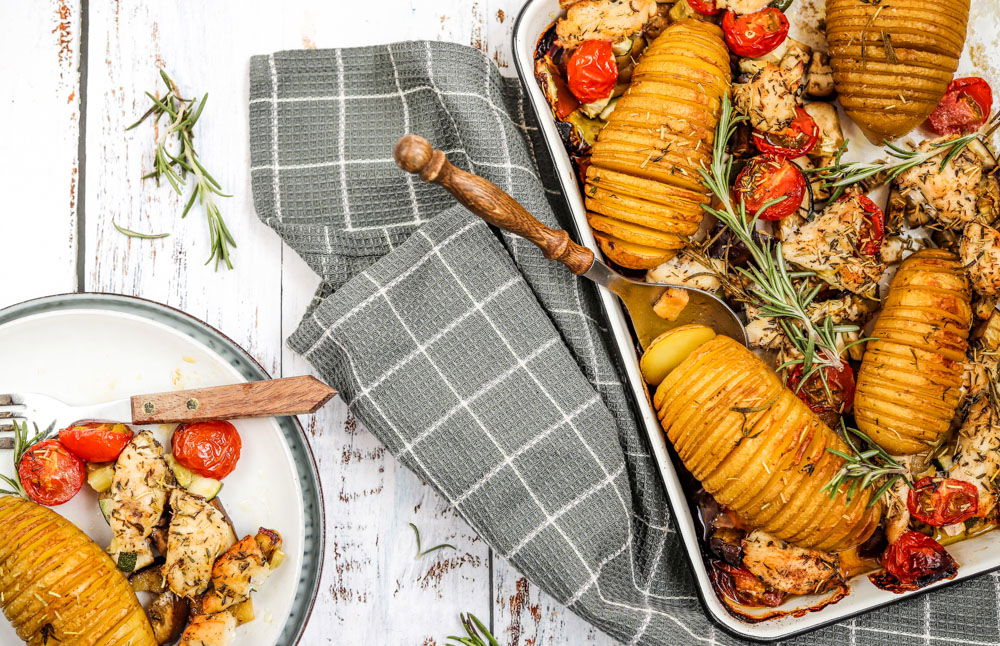 Hasselback aardappelschotel met kip