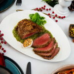 Peperrosbief met gepofte knoflook en salsa verde