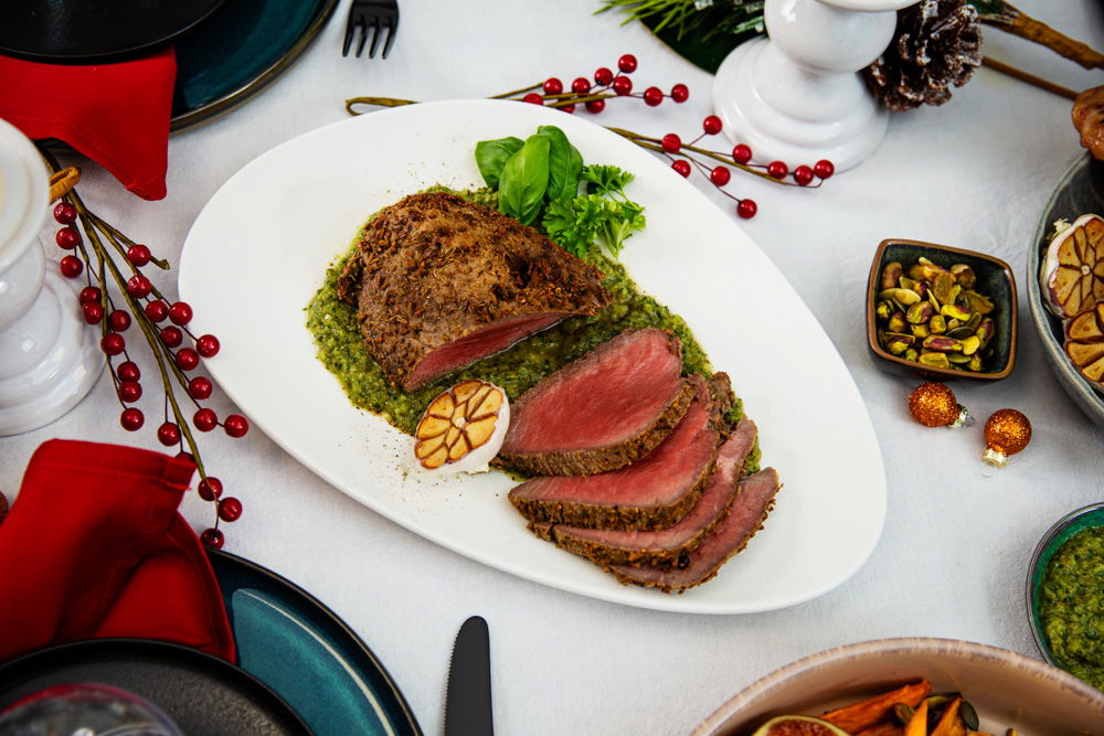 Peperrosbief met gepofte knoflook en salsa verde