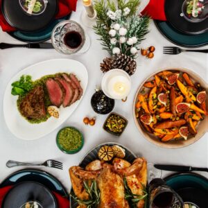 Geroosterde zoete aardappelpartjes met vijgen, pistache noten en tijm