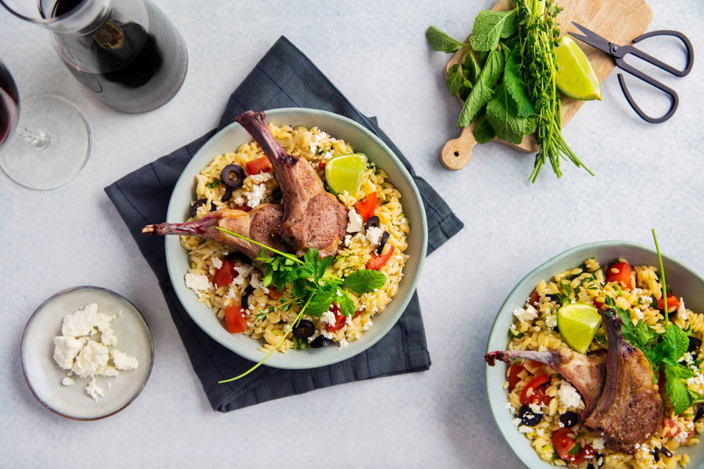 Kruidige orzi met lamskoteletten