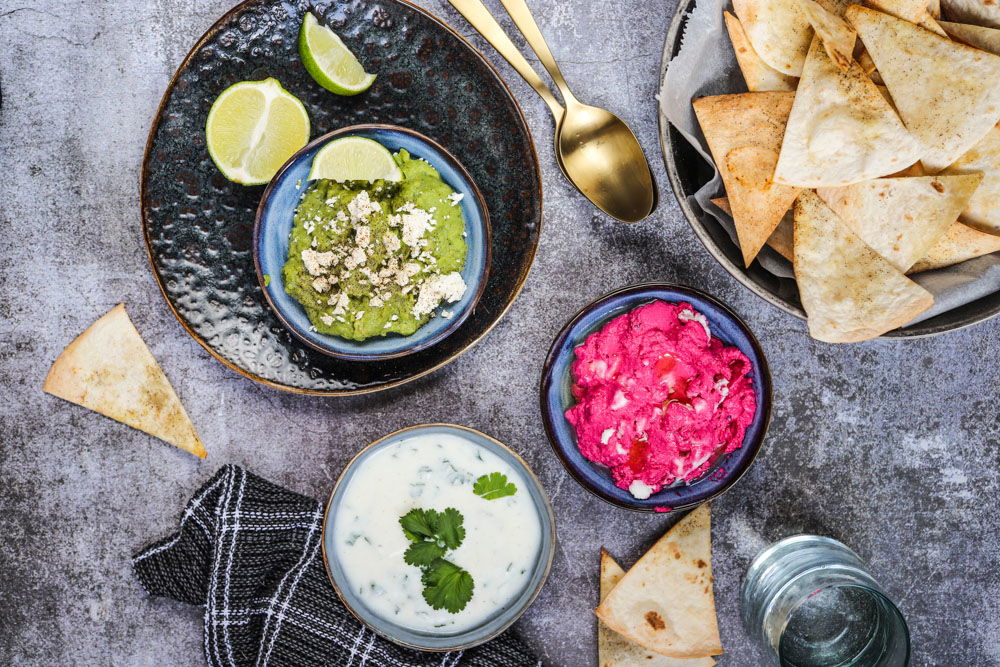 Tortilla chips uit de airfryer met 3 dips