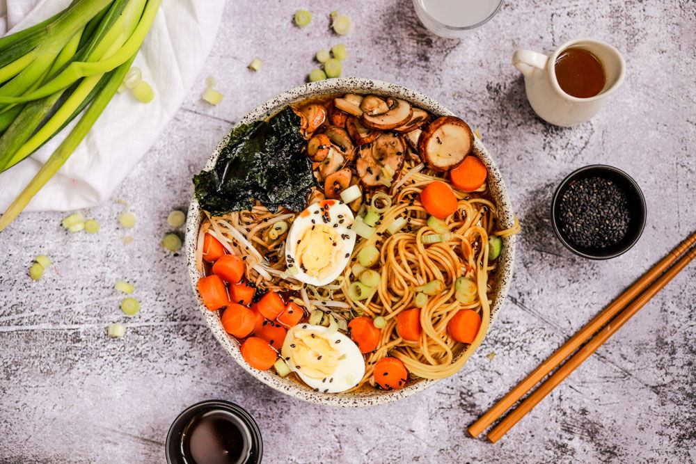 Vegetarische ramen boordevol groenten