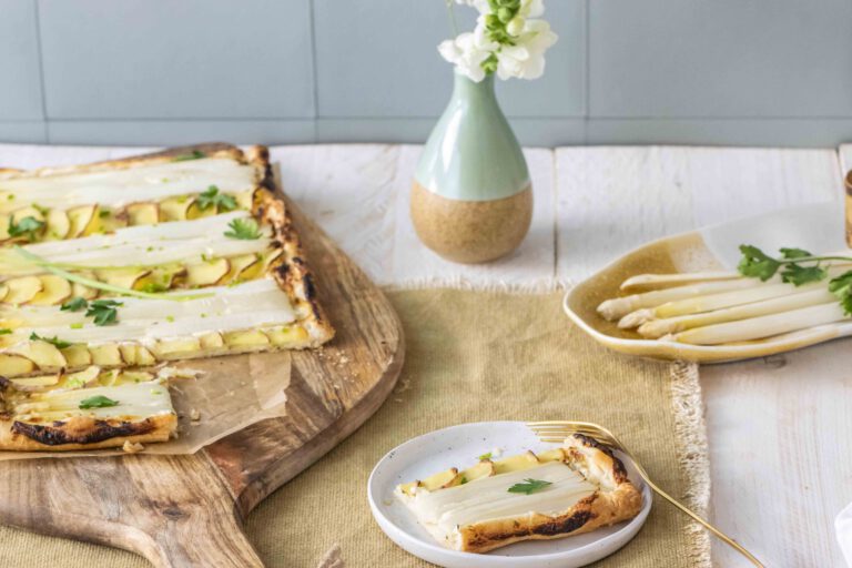 Plaattaart Met Witte Asperges En Aardappel