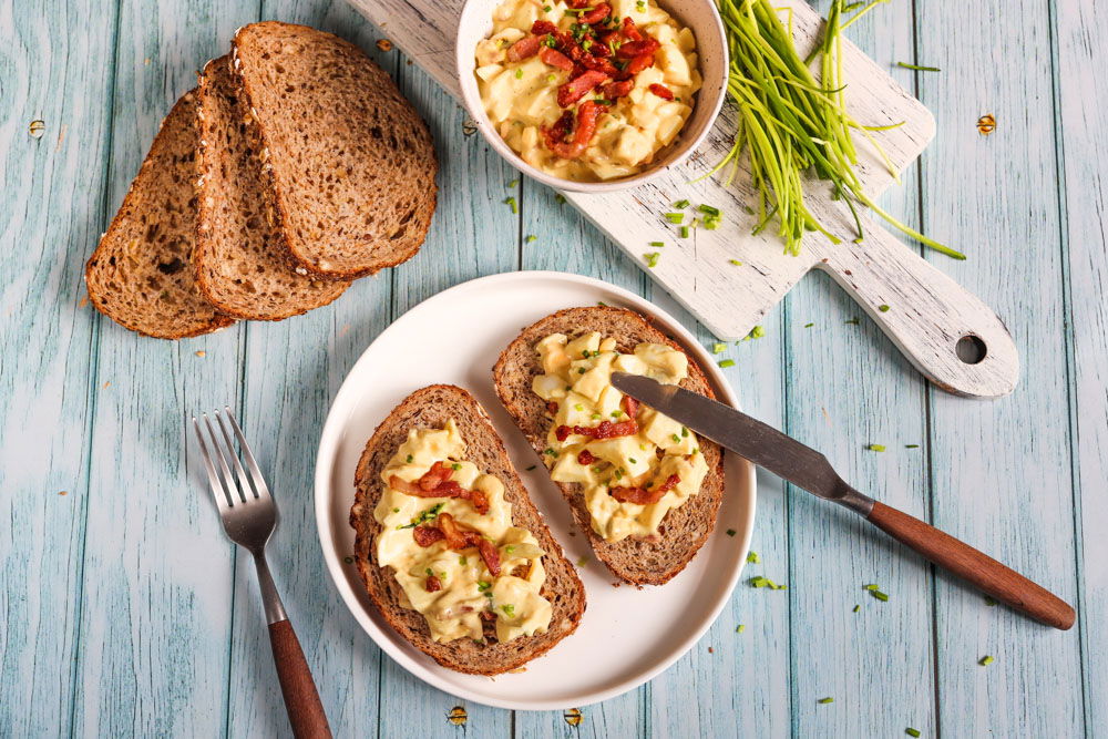 Broodje Zelfgemaakte Eiersalade Met Spekjes
