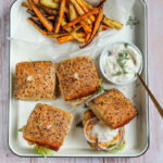 Kabeljauwburger met dillesaus en groentefriet