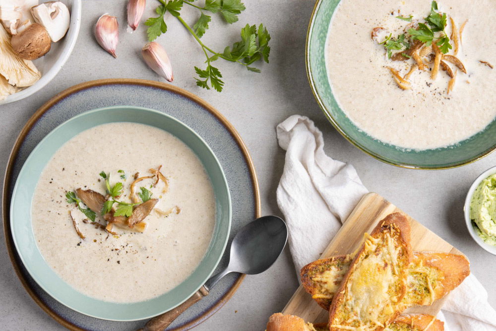 Romige Paddenstoelensoep Met Knoflookbrood