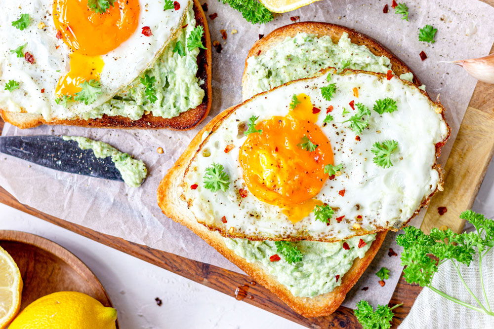 Toast Met Guacamole En Ei
