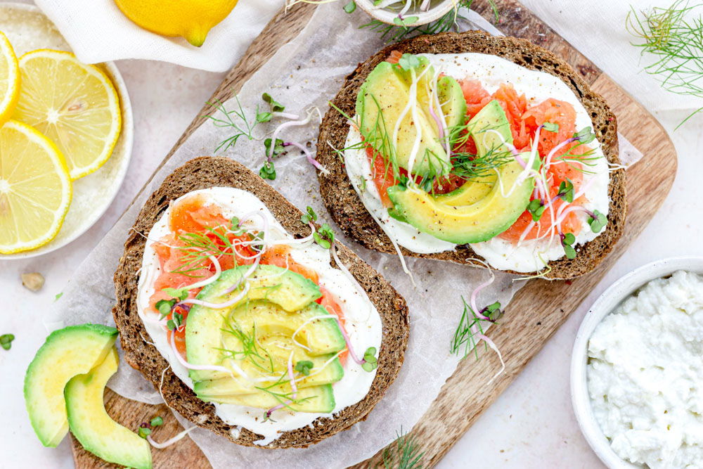 Toast Met Ricotta Gerookte Zalm En Avocado