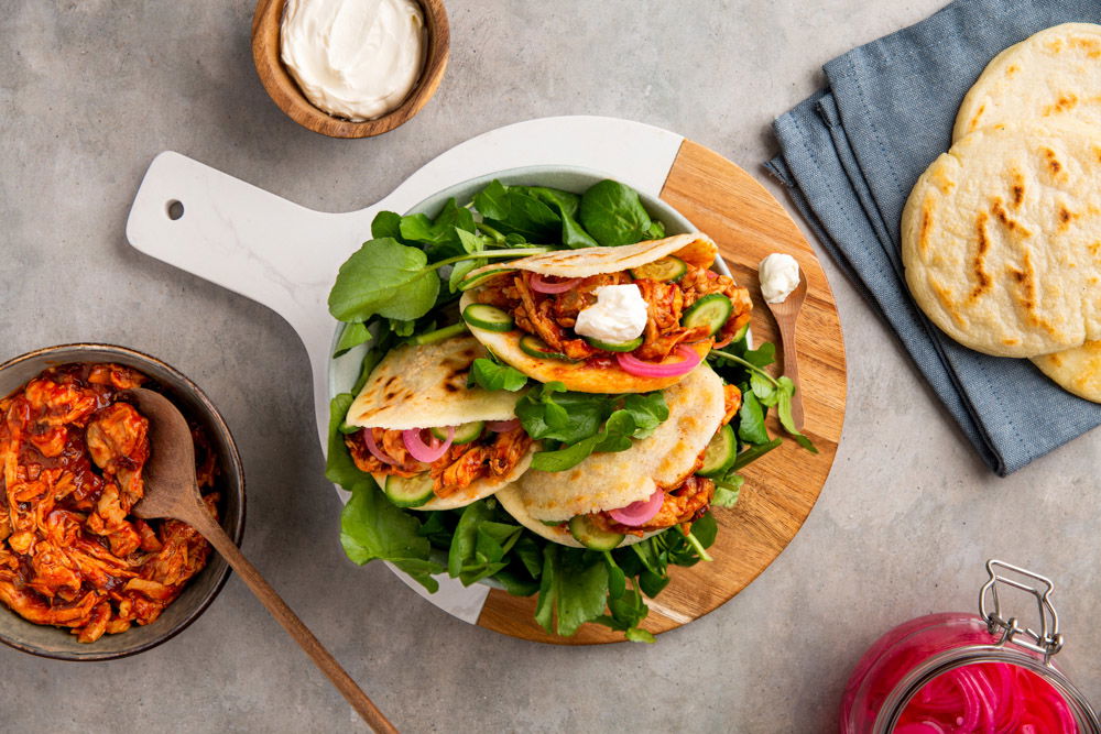 arepa met pulled chicken