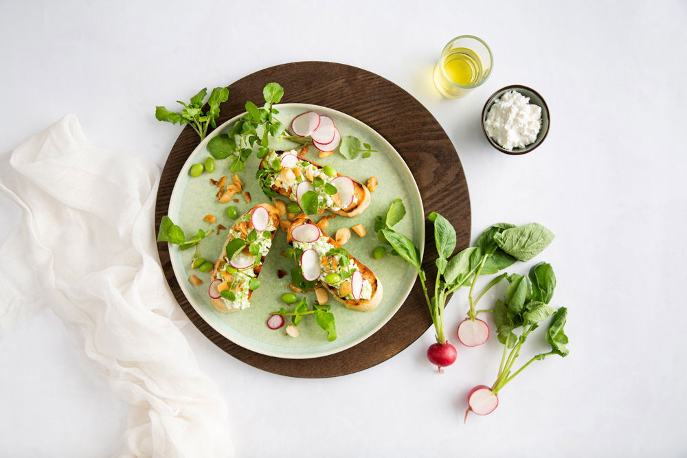 Bruschetta Met Hüttenkäse En Edamame