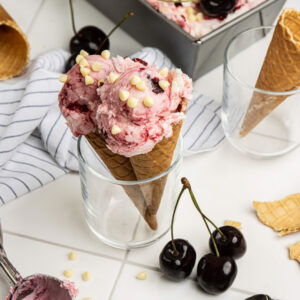 Kersen witte chocolade ijs