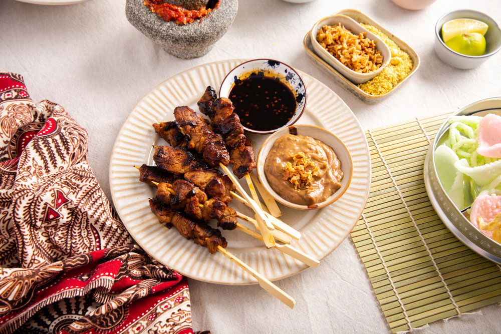 Saté babi met zelfgemaakte satésaus