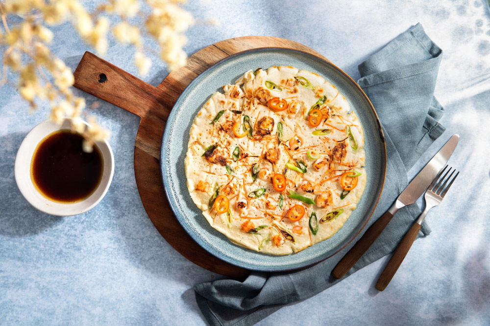 Hartige Koreaanse vispannenkoek met garnalen (pajeon)